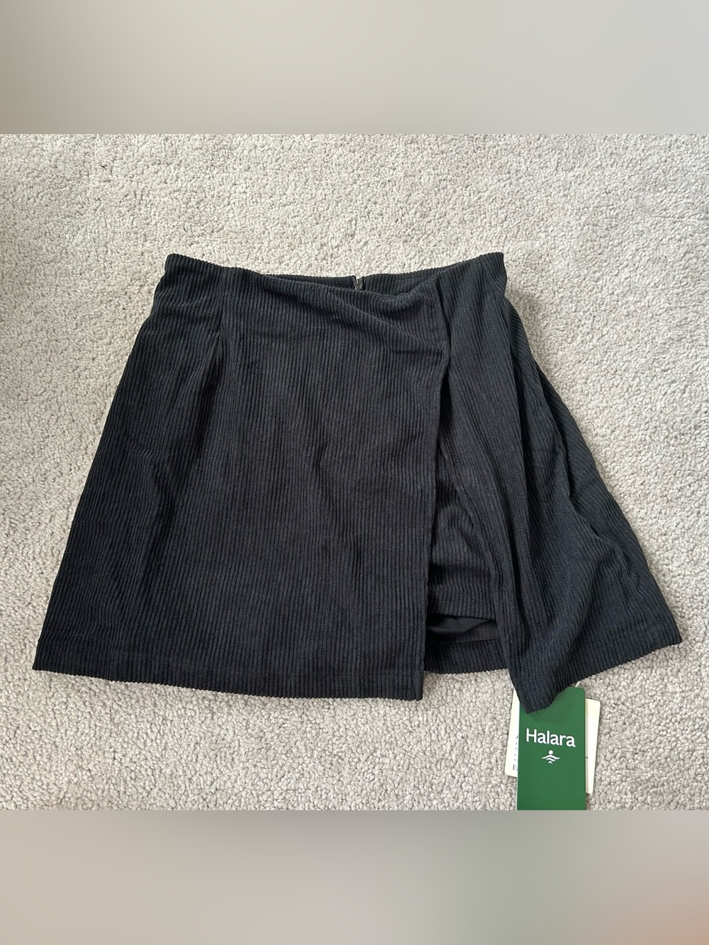 HALARA Black Ribbed Skirt
